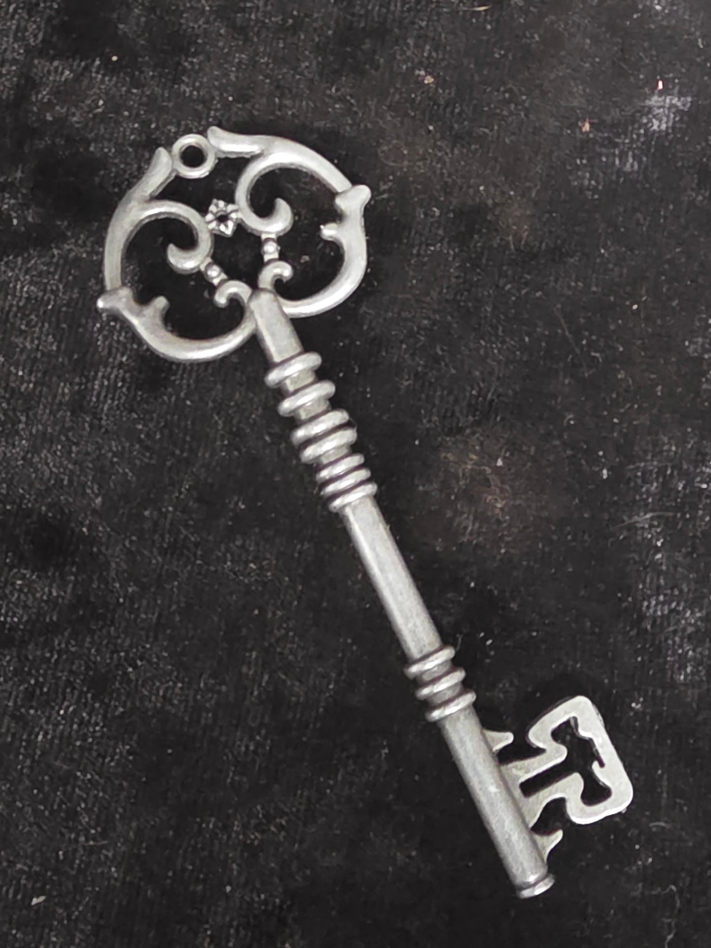 Hecate’s Kiss Oil (Includes Hecate’s Skeleton Key)