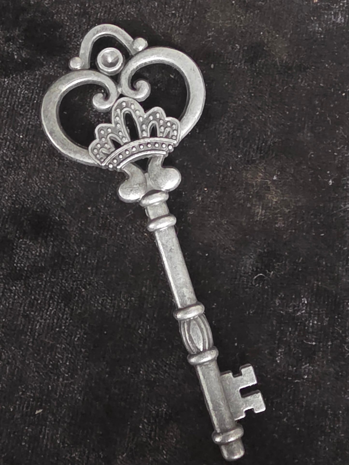 Hecate’s Kiss Oil (Includes Hecate’s Skeleton Key)