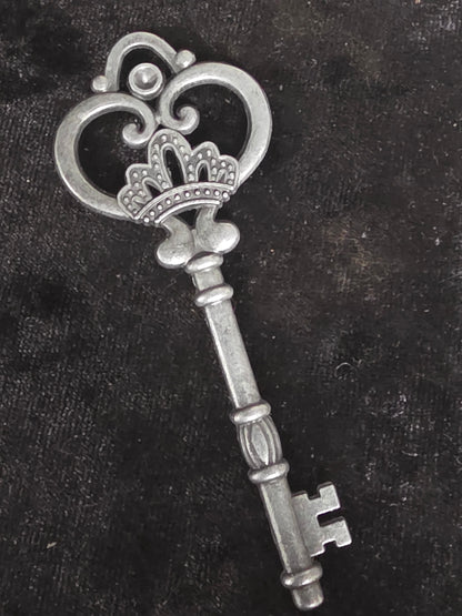 Hecate’s Kiss Oil (Includes Hecate’s Skeleton Key)