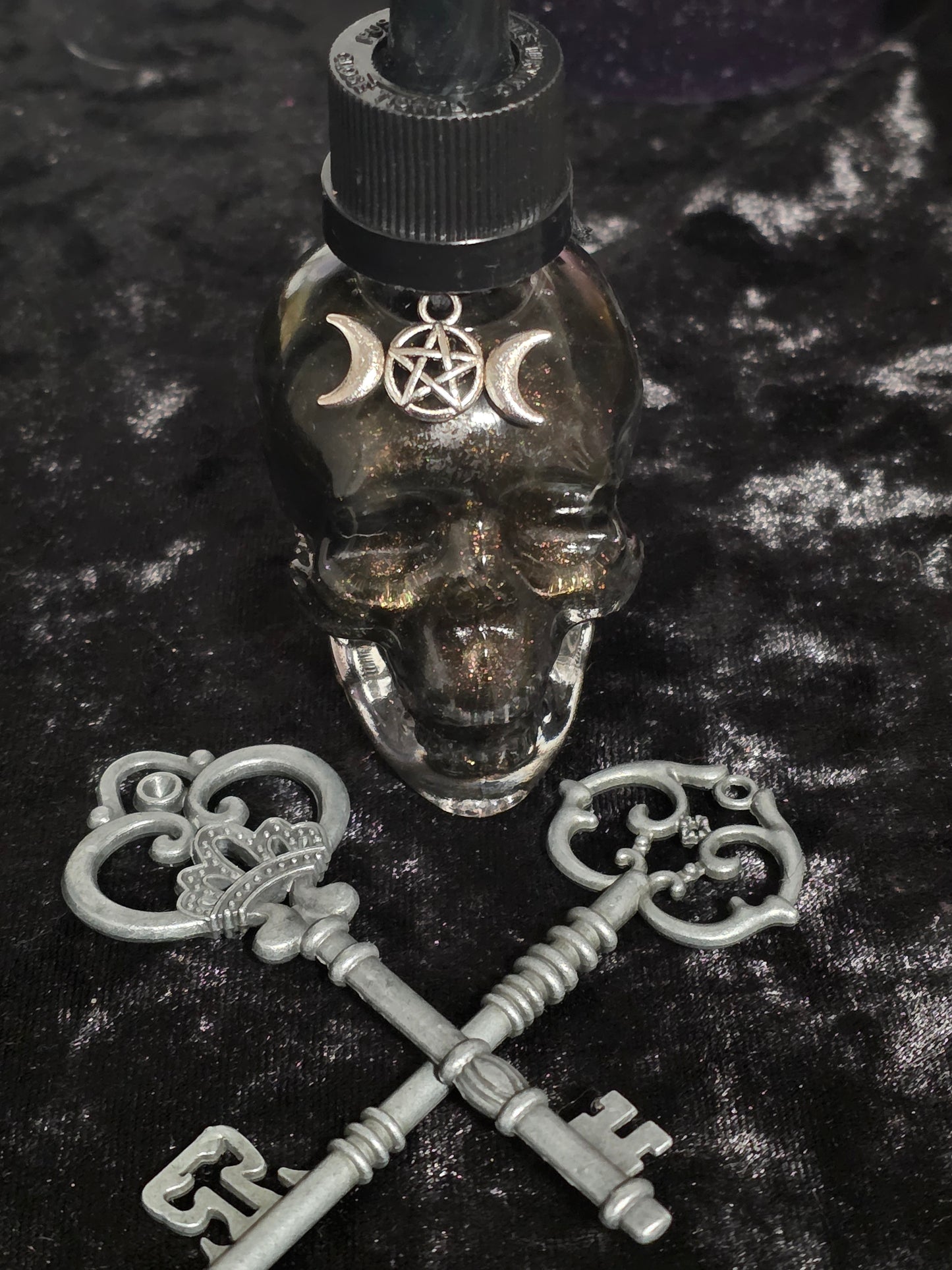 Hecate’s Kiss Oil (Includes Hecate’s Skeleton Key)