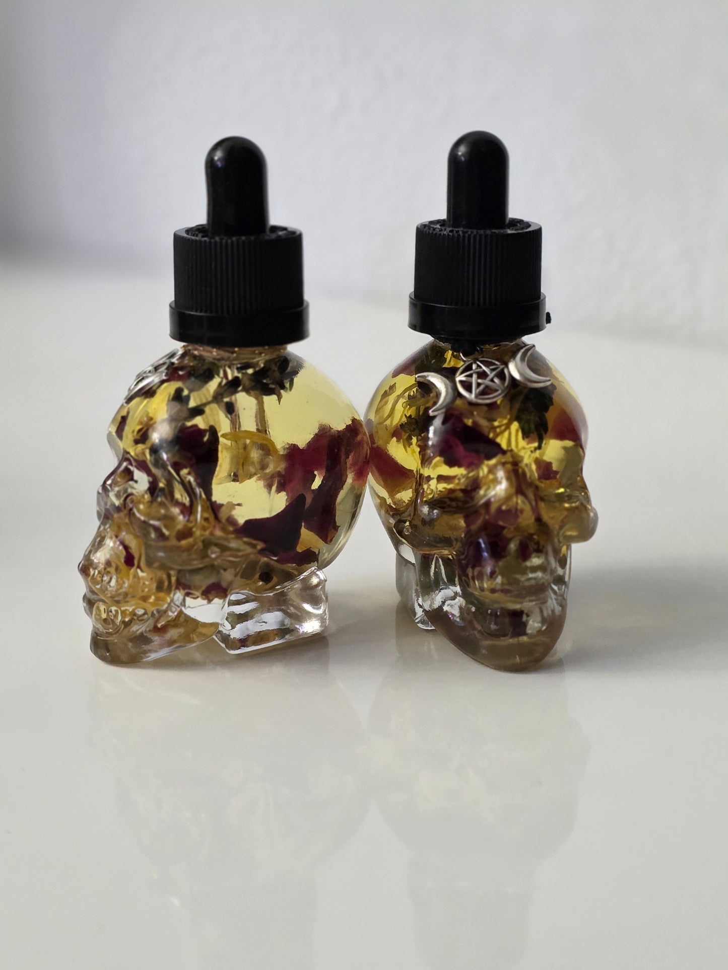 Hecate’s Kiss Oil (Includes Hecate’s Skeleton Key)