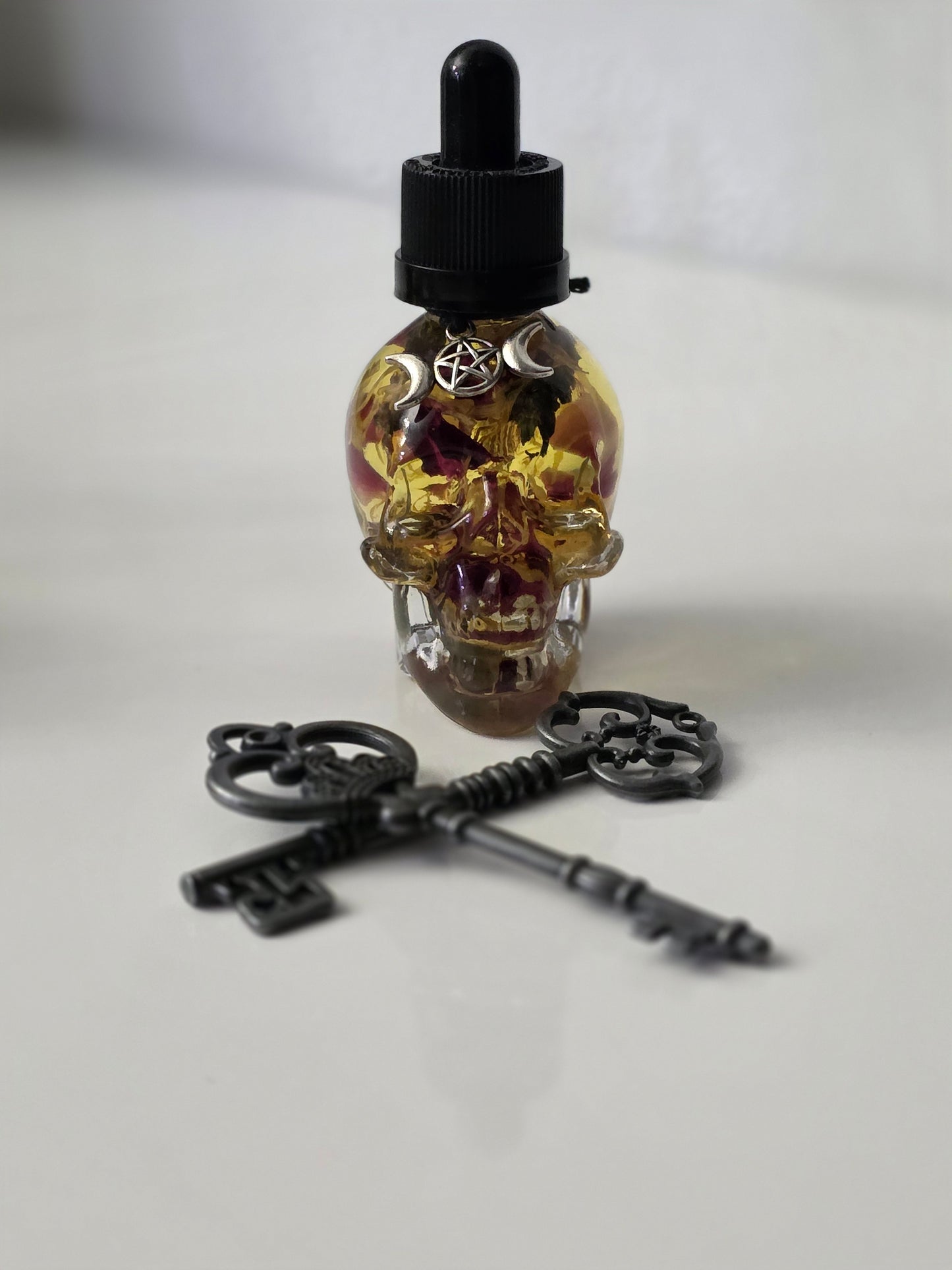 Hecate’s Kiss Oil (Includes Hecate’s Skeleton Key)