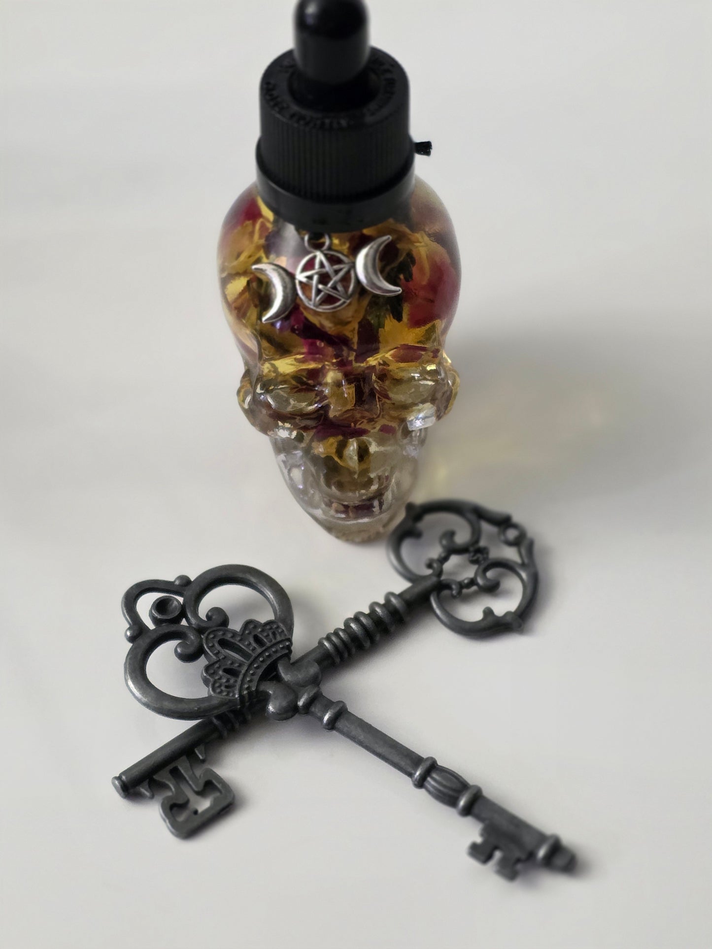 Hecate’s Kiss Oil (Includes Hecate’s Skeleton Key)