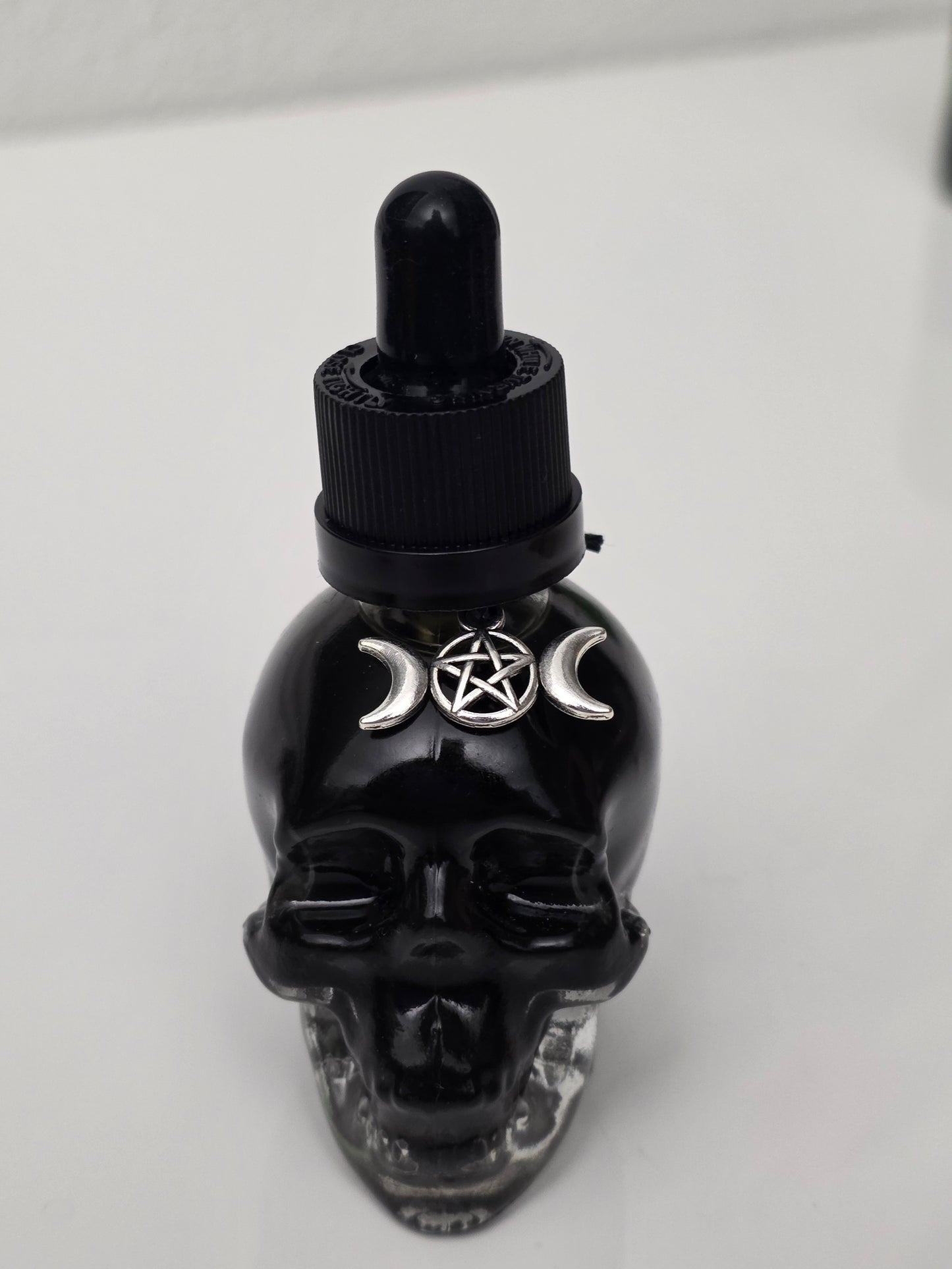 Hecate’s Kiss Oil (Includes Hecate’s Skeleton Key)