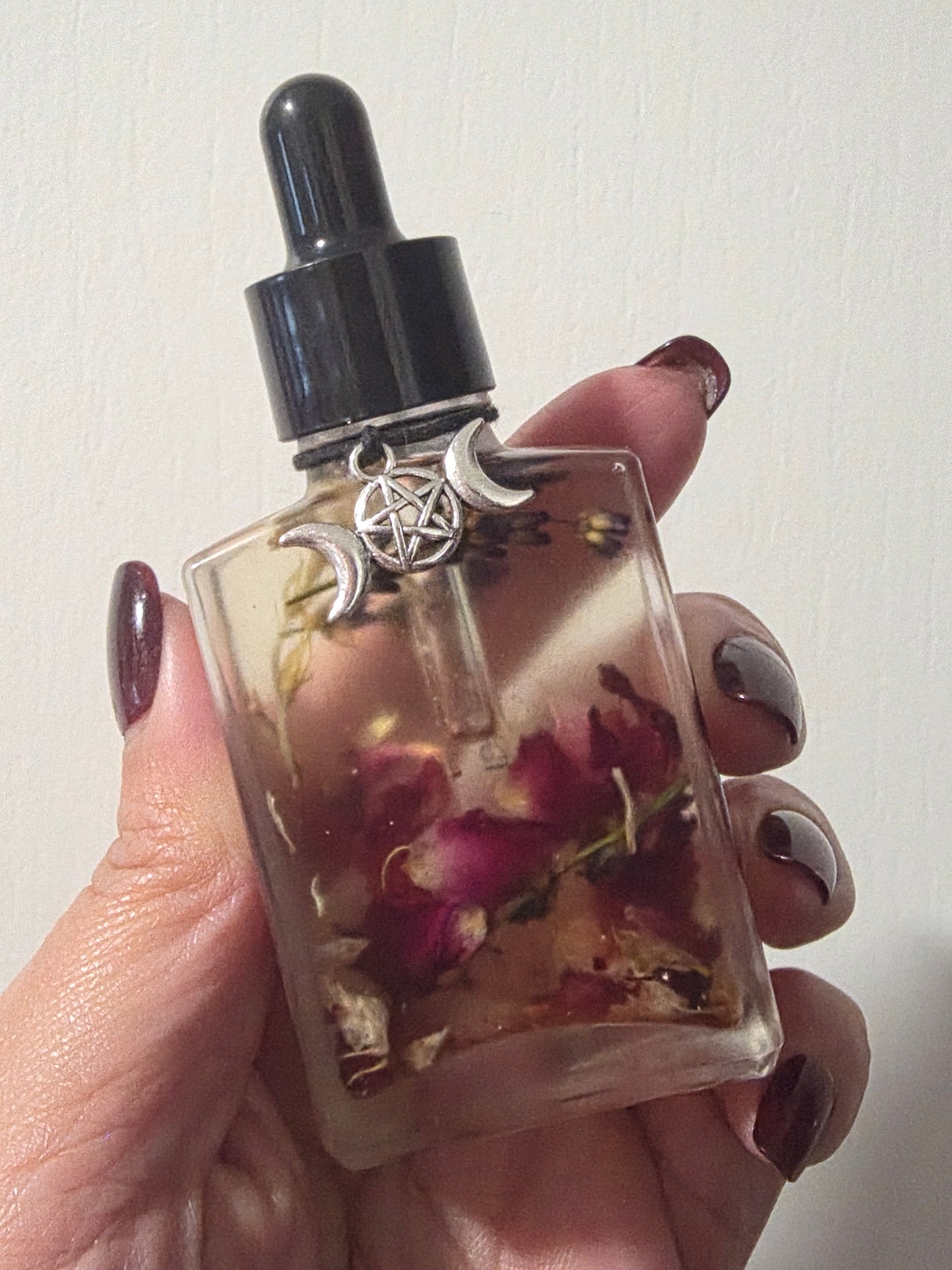 Scarlet Spell-Alluring Lust & Attraction Oil