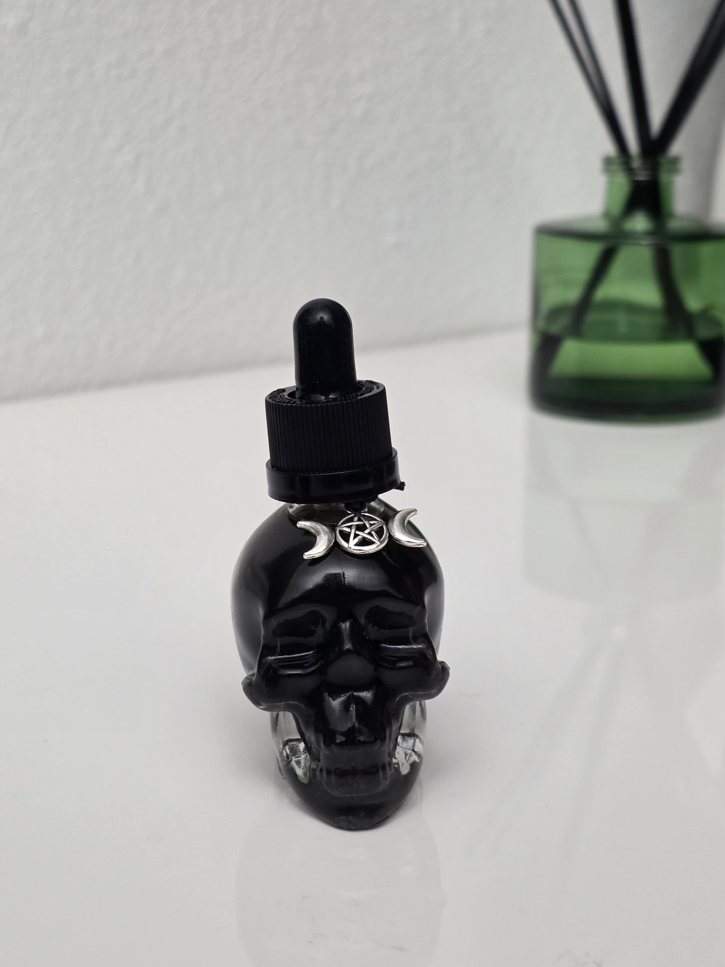 Hecate’s Kiss Oil (Includes Hecate’s Skeleton Key)